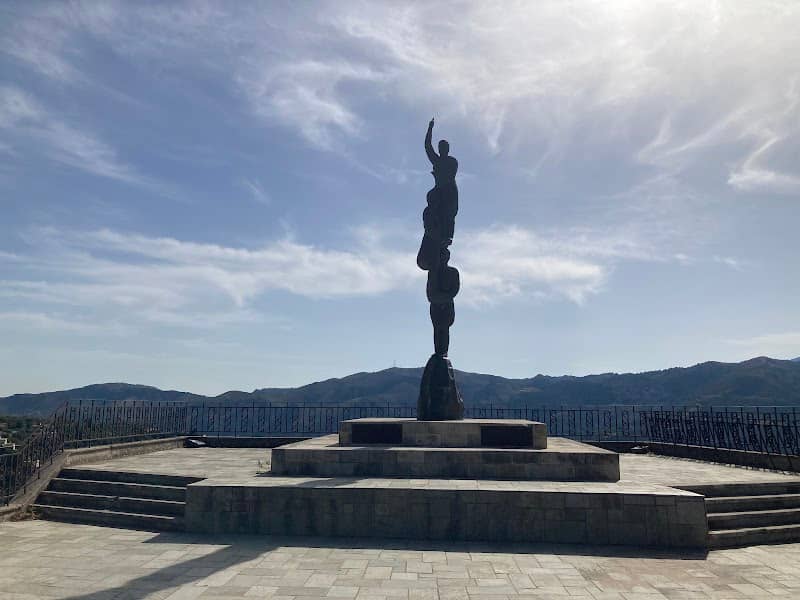 Statue - Image 1