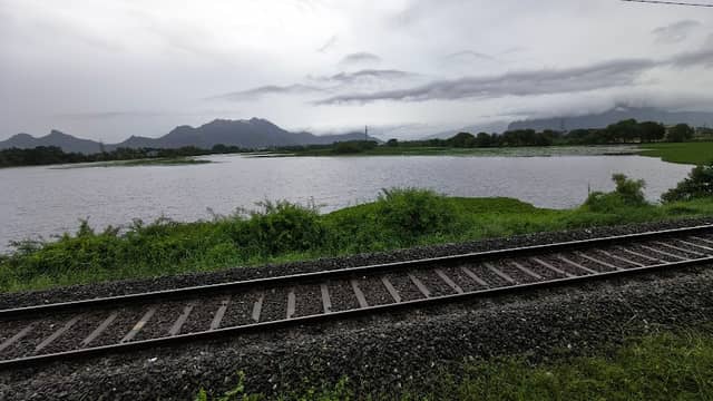 Best lake view from train - Image 1