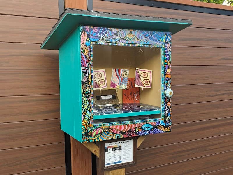 Free Little Art Gallery - Eagle Place - Image 2