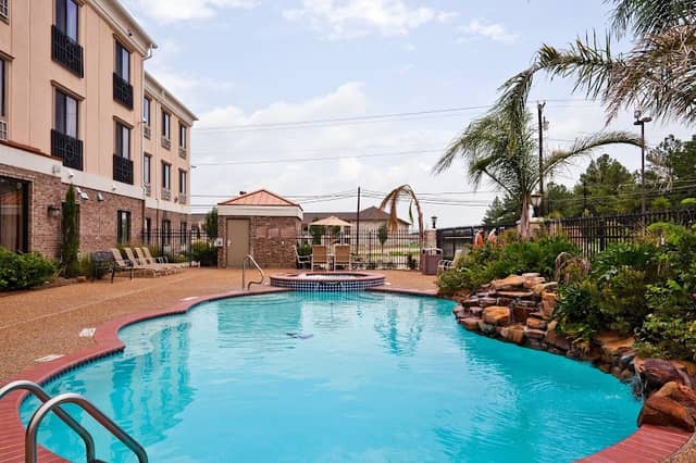 Holiday Inn Express & Suites Fairfield-North by IHG - Image 1