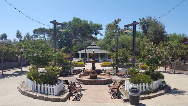 Fountain - Image 1