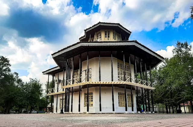 Kolah Farangi Mansion - Image 1