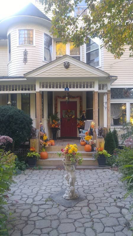 Victoria Manor - Image 1