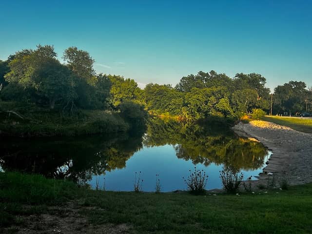 Riverside Park - Image 2