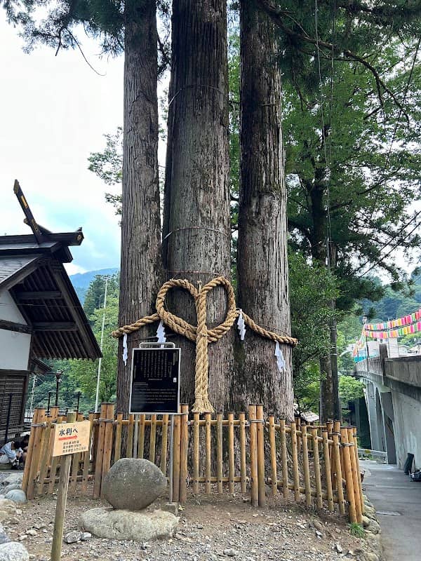 Okuhikawa Shrine - Image 2