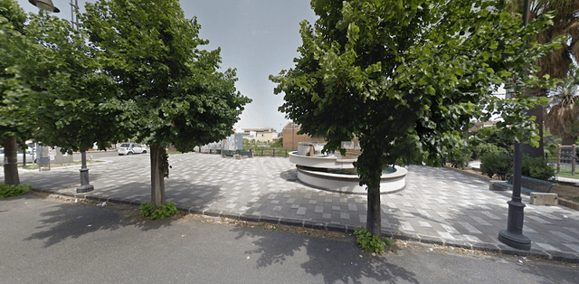 Piazza con fontana (U. La Malfa) - Image 1