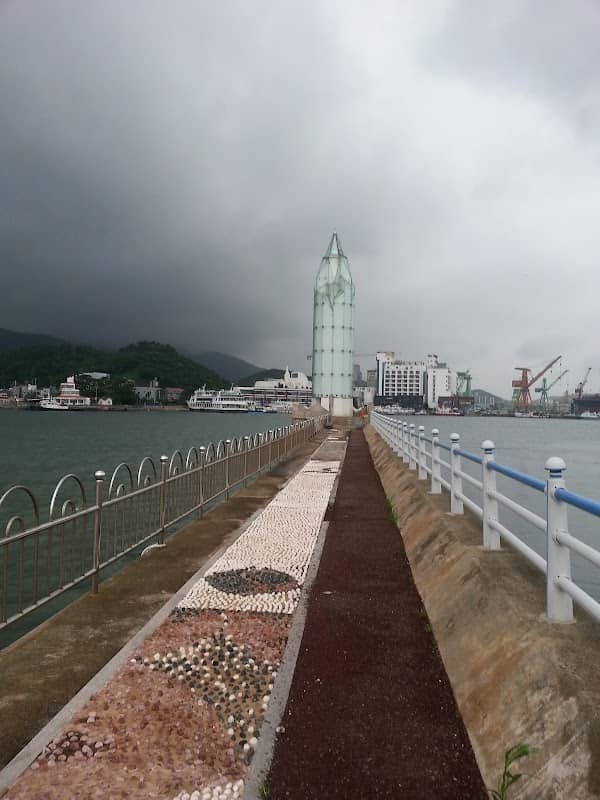 도남항 동방파제등대 (연필등대) - Image 1