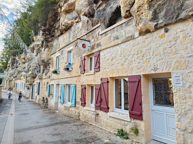 Village troglodyte - Image 2