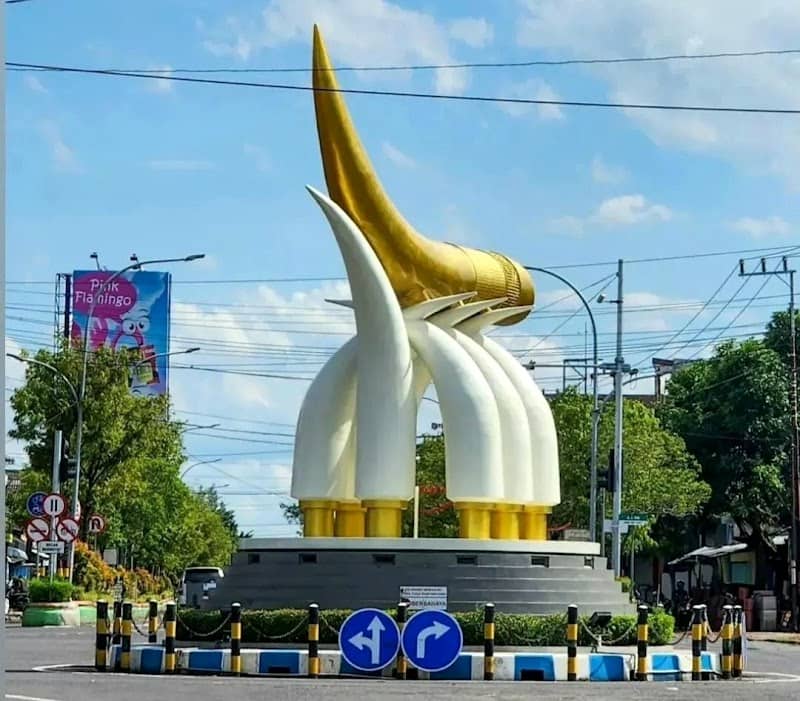 Tugu Kartonyono - Image 1