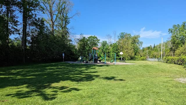 Mapleview Park - Image 2