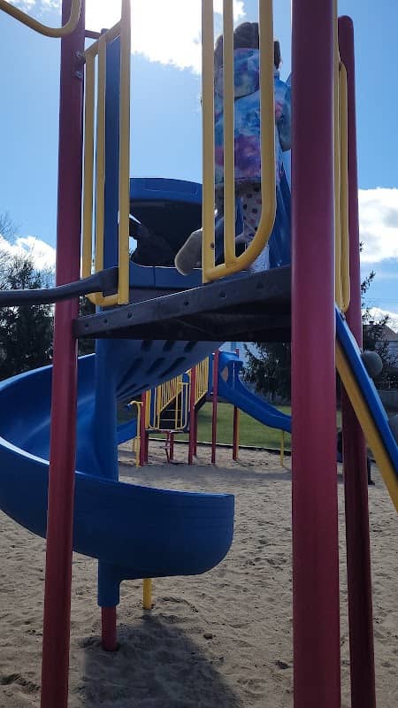 Dutrisac Park - Image 2