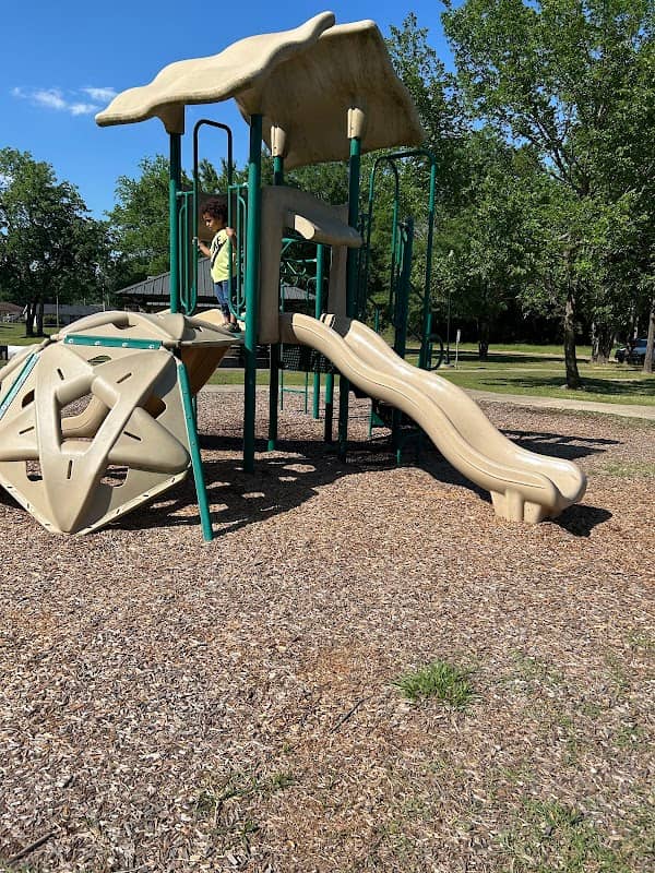 Weldon Bumblebee Park - Image 1