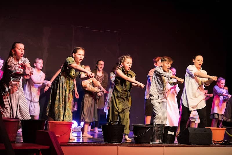 M&M Theatre School - Image 1