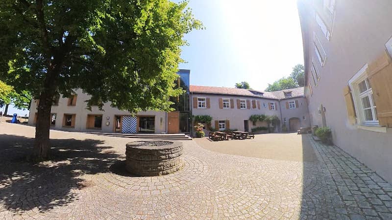 Burgbrunnen - Image 1