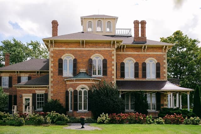 Cottonwood Mansion - Image 1