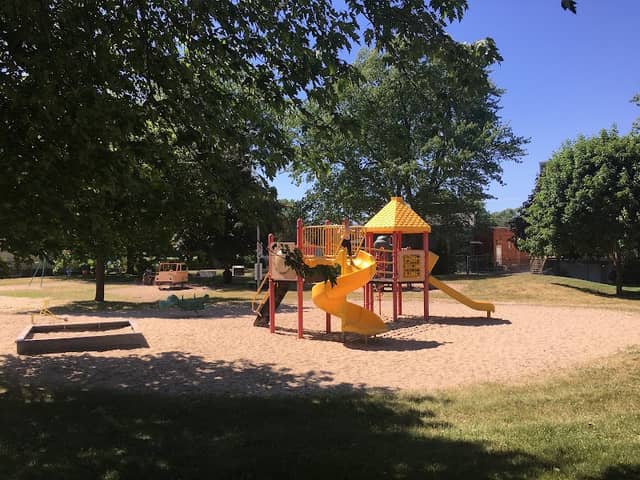 St-Charles Park - Image 2