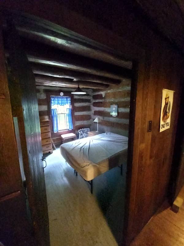 Davis Hollow Cabin - Image 2