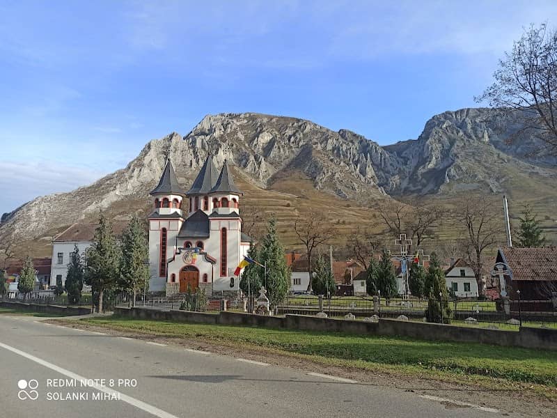 Parcare centru-Vedere spre Piatra Secuiului - Image 3