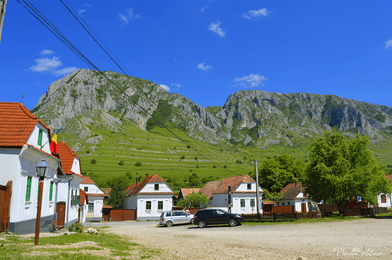 Parcare centru-Vedere spre Piatra Secuiului - Image 1