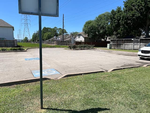 Fountain Lake Park - Parking Near Playground - Image 2