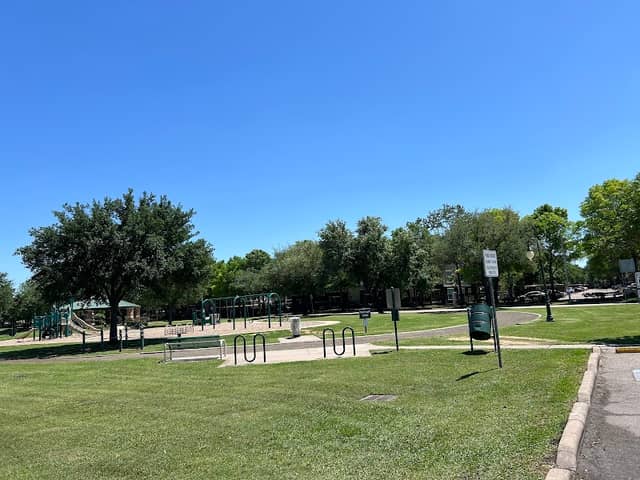 Fountain Lake Park - Parking Near Playground - Image 1