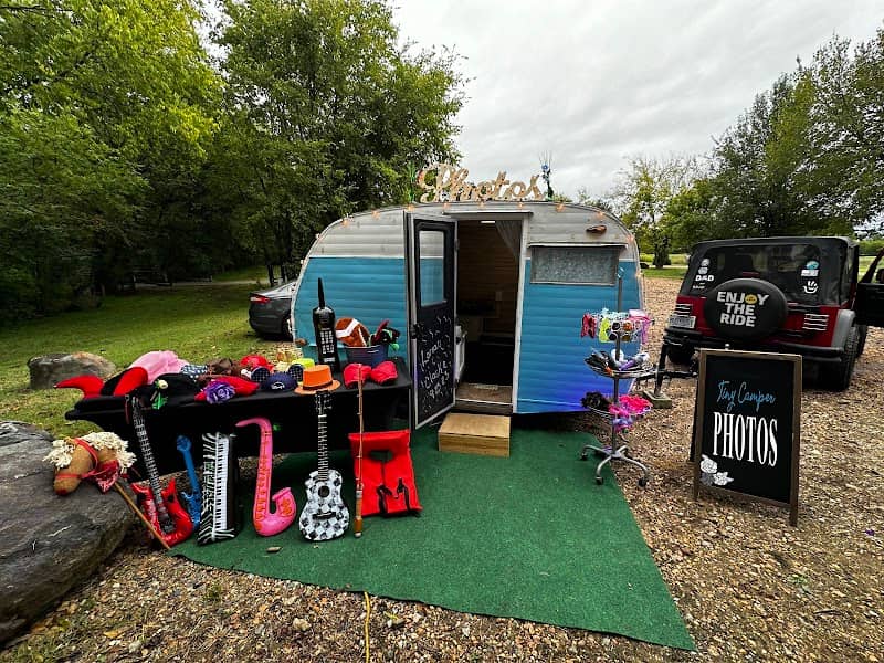 Tiny Camper Vintage Photobooth - Image 2
