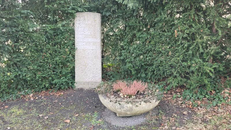 Gedenkstein Krieg Flucht Vertreibung - Image 1