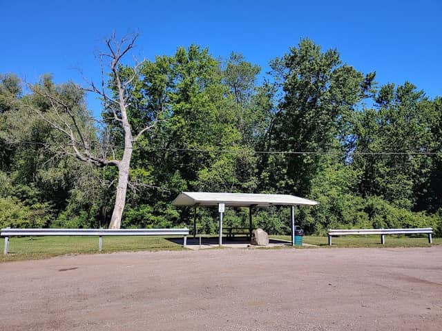 Minnie Farmer Park and artesian well - Image 1
