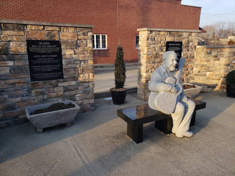 Burl Ives Statue - Image 1