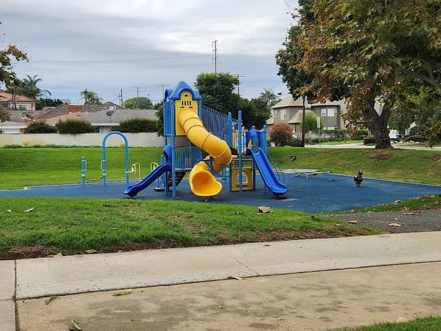 Sycamore Park - Image 2