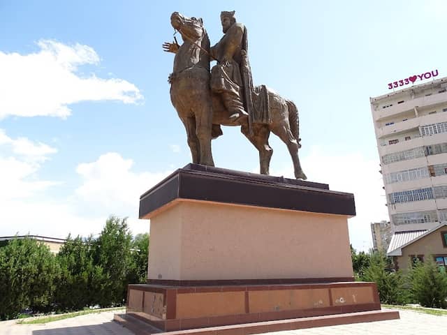 Devashtich Monument - Image 1