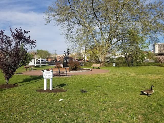 Riverside Park - Image 1