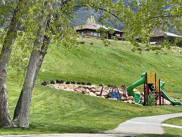 Middle Lions Park - Image 2