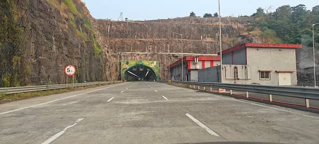 Sarlambe Tunnel North End - Image 1