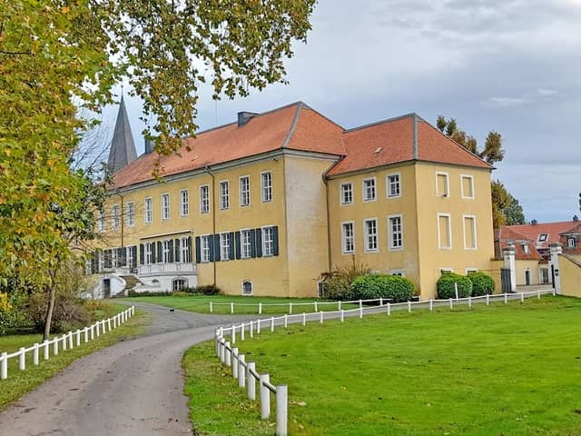 Schloss Destedt - Image 1