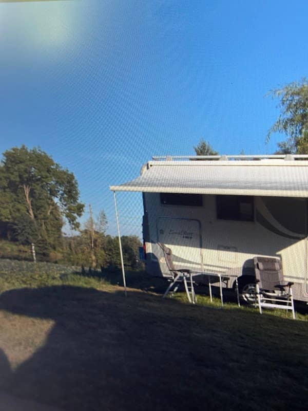 Wohnmobil Stellplatz am See - Image 1