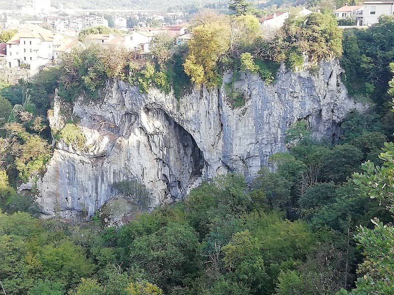 Pazin Panorama Viewpoint of zipline, castle and cave - Image 1