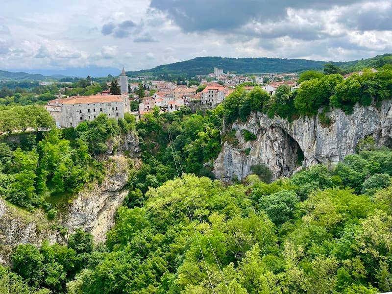 Pazin Panorama Viewpoint of zipline, castle and cave - Image 2