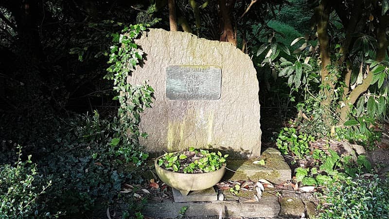 Ehrenmal für Kriegs und Bombenopfer - Image 1