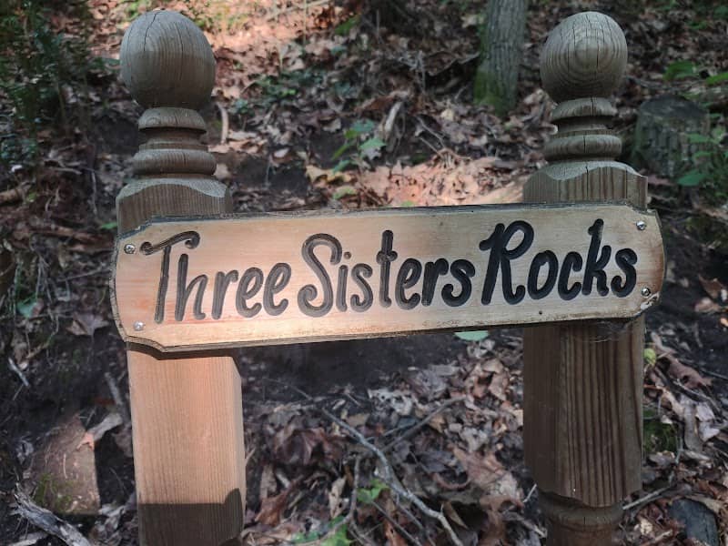 Three Sisters Rocks - Image 2