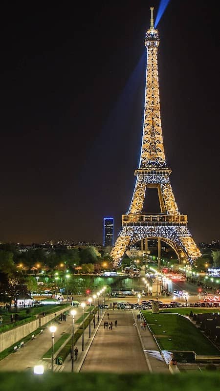 Eiffel Tower Park - Image 2