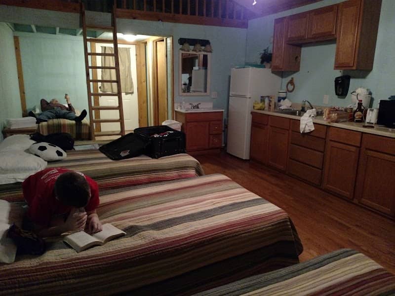 Lake Palestine Resort - Image 2