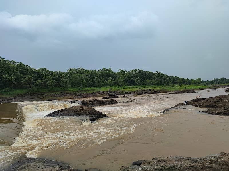 Bhatsa River waterfall - Image 1