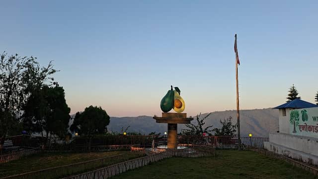 Statue of Avocardo - Image 1
