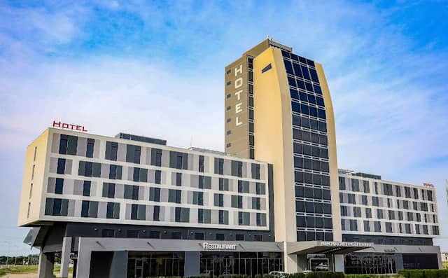 PANNONIA TOWER HOTEL - Image 1