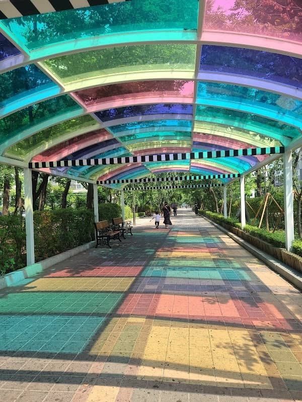 다니엘뷔렌 Daniel Buren 오색찬란한 하늘아래 산책길 - Image 1