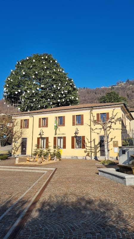 Piazza di Chiesa di Santa Croce - Image 1