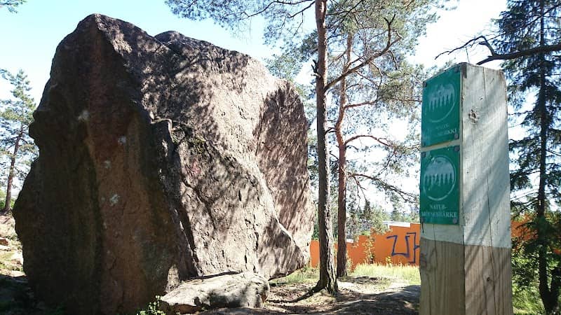 FInnoo boulder, natural monument - Image 1