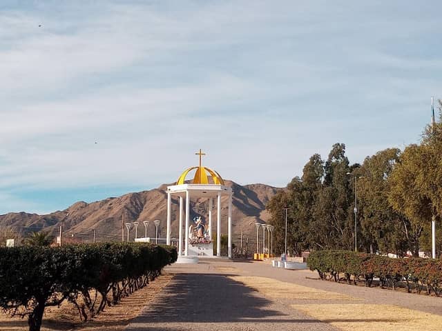 Plaza Virgen Untie Knots - Image 1