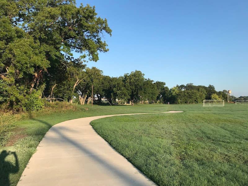 Kings Gate Rd Park - Image 2